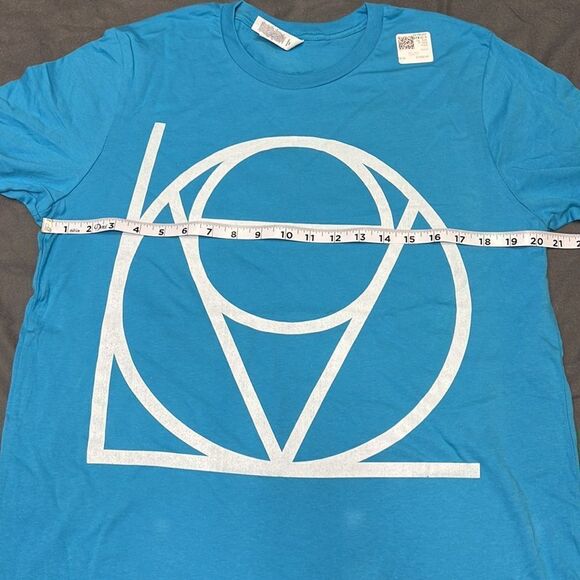 Men’s Blue Graphic Tee Size Large - Picture 5 of 6